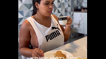 Preview 3 of Familystroke Sis Blackmail - Eu amo blusinha assim,  Sideboobs