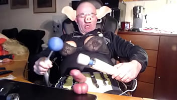 Preview 4 of Tba Abby Ngeun - Fette Sau Gerhard Spieleabend mit Condom Ballbusting