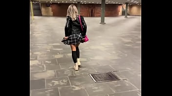 Preview 1 of Indian Young Women Sex Videos - E se mi incontrassi in metro? ?