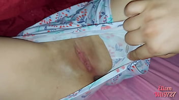 Preview 4 of Play The Pussy With Finger - xxx desi video casero con mi hermanastra primera vez en su cama hacemos cosas debajo de las sabanas