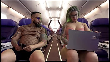 Preview 1 of Freshjsin - Mulher come&ccedil_ou a se masturba e se tocar dentro do avi&atilde_o na poltrona ao lado! Bati uma bem gostoso pra ela e pramim vendo aquilo