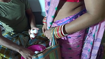 Preview 1 of Zwdvf - अंडे बेचने वाले ने घर में अकेली भाभी की जबरदस्ती चुदाई की XXX Bhabhi Sex