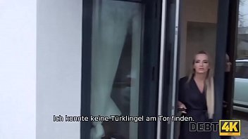 Preview 1 of Dad Catches Teen Son Wanking - DEBT4k. Geldmangel verwandelt sich bescheiden in schmutzige Hure