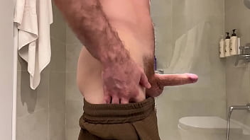 Preview 1 of Nu Strawberr - Do you like to spy on men in the shower?! Jerk off on vacation in a hotel!