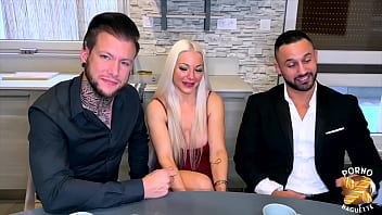 Preview 1 of Kitrana Kief - Kiara,  32 ans,  bais&eacute_e par deux beaux mecs !