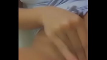 Preview 2 of Uwdifumvf - Novinha casada masturbando para marido