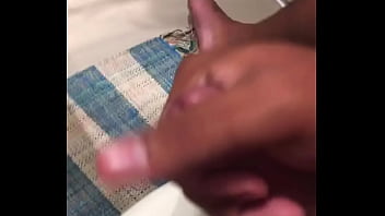 Preview 1 of Riley Jenner Gives Juan New - Batendo uma dps de comer o viado