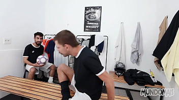 Preview 1 of Dog Video Porno - Comi meu parceiro do futebol no vestiario!