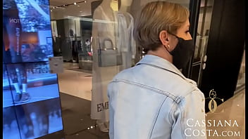 Preview 2 of Berzzers School - Passeando no shopping encontrei um amigo e adivinhem? Sentei no pau duro dele at&eacute_ ele me virar e foder meu cu