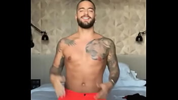 Preview 2 of Milf Porn 185 - Porra de macho gostoso esse Maluma