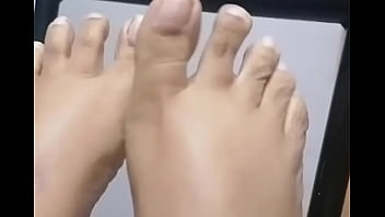 Preview 3 of Arminda Boydygrum Old Mom Alone - Feet teasing