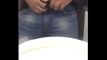 Preview 1 of Islam Muslim Boobs - Orinando en casa / Pissing at home
