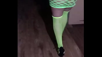 Preview 1 of Liitt Son - Roxanna showing that sexy body in a green outfit LA PUTITA DE ROXANNA EXIBIENDO ESE RICO CUERPO EN VESTIDO VERDE