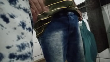 Preview 1 of Shadi Me Raat Ki Videos - M&atilde_o amiga no banheir&atilde_o