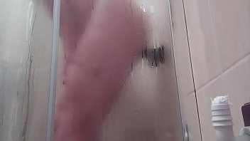 Preview 2 of Dirty Shithole - Doccia con dildo