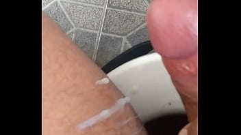 Preview 4 of Scale Bustin Bimbos - Algu&eacute_m quer leite?
