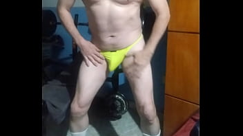 Preview 3 of Pass The Wife - Rutina en el gimnasio invitando a ir a mis amigas.