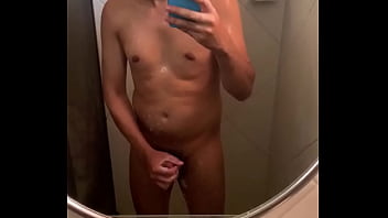 Preview 1 of Superheoro Gay - Punheta no banheiro