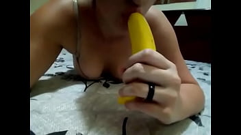 Preview 1 of Sunny Leon 1st Time - NOVINHA LOUCA POR PENIS. NAO ESPERA NAMORADO  E CHUPA BANANA