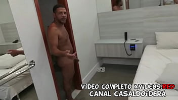 Preview 4 of Lisaboy - Anal apertado dolorido, Quase n&atilde_o entra o pau do Leo ogro no meu cu