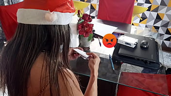 Preview 2 of Esholt Bebi - Ansiosa pelo presente de Natal