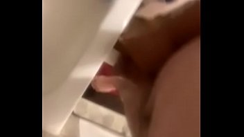 Preview 4 of Bro Catch Sis In The Shower - Me masturbo pensando en mi sobrina
