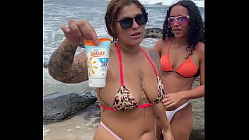 Preview 2 of Boy Cums Fast For Mom - protetor solar nas meninas