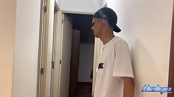 Preview 1 of Hospital Fake Pee - O PRIMO PEGOU A GOSTOSA NO FLAGRA NO BANHO E ACABOU DANDO ROLA