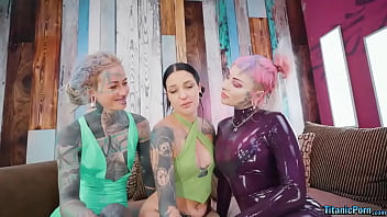 Preview 1 of Wwweroticasex Hu - Anuskatzz &amp_ Kellie Panther Pry Open Hot Babe Pussy &amp_ Asshole