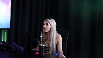 Preview 2 of Goymenporn Sexybf Boy - Ela foi diagnosticada como Ninfo,  e tomou rem&eacute_dios para baixar a libido,  e quando perdeu a virgindade... - Kyra (SHEER/RED)