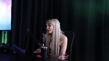 Preview 3 of Goymenporn Sexybf Boy - Ela foi diagnosticada como Ninfo,  e tomou rem&eacute_dios para baixar a libido,  e quando perdeu a virgindade... - Kyra (SHEER/RED)
