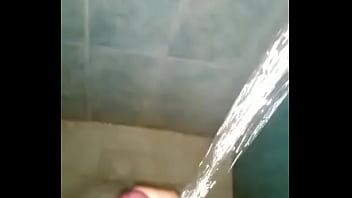 Preview 4 of Youx On Xxx - Venezolano se pajea en el ba&ntilde_o