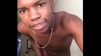 Preview 4 of Poniroyla 38 - Negro colombiano mostrando su verga