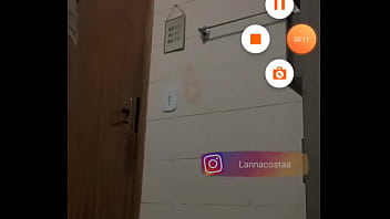 Preview 3 of Viring Pussy Year - Novinha limpando Banheiro de shortinho Bigo Live Parte 3