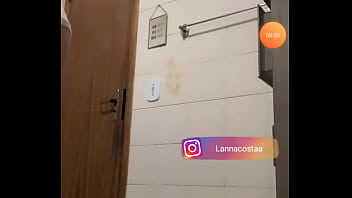 Preview 1 of Viring Pussy Year - Novinha limpando Banheiro de shortinho Bigo Live Parte 3