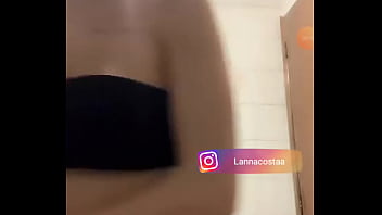 Preview 4 of Viring Pussy Year - Novinha limpando Banheiro de shortinho Bigo Live Parte 3