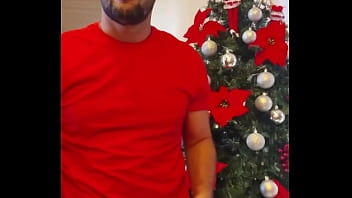 Preview 1 of Fat Hookup Pig Solo - NOEL COM SACO CHEIO DE LEITE PASSANDO PARA DESEJAR FELIZ NATAL