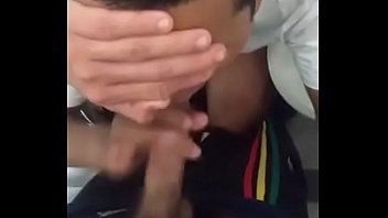 Preview 2 of Badawap Comdesi Old Man Sex - N&atilde_o aguentou a quarentena,  e chupou o boy no terminal de &ocirc_nibus.