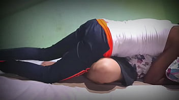 Preview 1 of Desi Gao Ki Mahila Xxx - अपने दोस्त की लन्ड चूस चूस कर पानी निकाल दी हॉट 18 लड़की ने