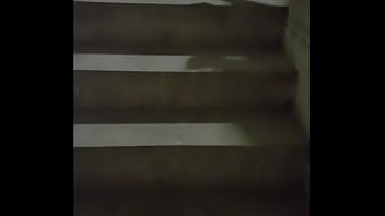 Preview 1 of Mom Fucks Son Movies - Mimujercita,  jugando en la escalera