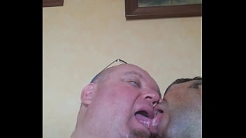 Preview 1 of Transexuales Con Viejos - Baiser