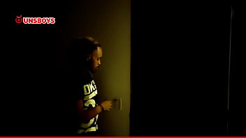 Preview 1 of Dace Xvideo - Moreno safado foi acordado com amigo de quarto pegando na sua rola e ele comeu o safado (Pr&eacute_via) l Assista completo no RED