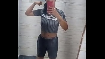Preview 1 of Indan Xxxmom - Treino conclu&iacute_do no banheiro da academia cheia de tesao