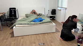Preview 1 of 3d Comic New Race - Beautiful Milf Knows What to do to Wake Up her Man