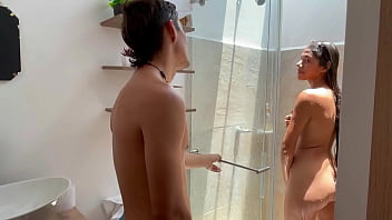 Preview 2 of Mature Men Nude Pics - Le doy una rica cogida a mi timida hermanastra india en el ba&ntilde_os de sus padrastro 1pt