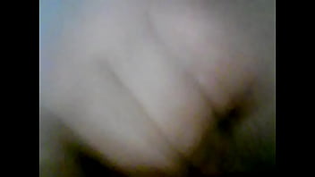 Preview 4 of Old Lady Jerking Guys At Beach - Pendeja me manda como se toca