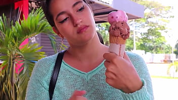 Preview 1 of Nadia Xyz - LA CHICA DE TINDER ACEPTA COMER VERGA Y TRAGAR SEMENE A CAMBIO DE UN HELADO