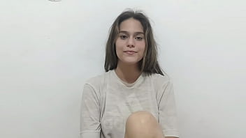 Preview 1 of Sex Hd Pagrat Hot - Mi hermanastra peque&ntilde_a me ense&ntilde_a como follar a una mujer y me hace correr en su estrecho co&ntilde_o.