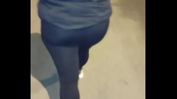 Preview 2 of Bhabhi Xvideos Com - MADURA PUTA CALLEJERA CON LEGGINS TRANSAPARENTES MOSTRANDO SU TANGA
