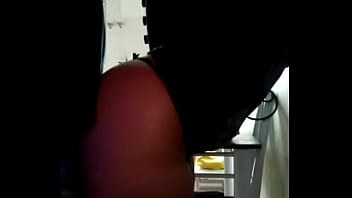 Preview 2 of Boobs Sex In Massage - Priminho comendo a putinha casada e o corno deitado